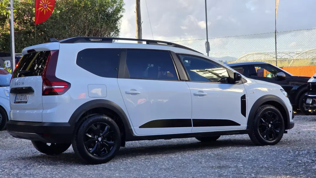 Dacia Jogger 2023 - 17750 EUR, 55800 km - AUTO.MOTO.pt - 55800km - foto 3 de 22