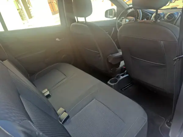 Dacia Sandero 2018 - 8500 EUR, 155000 km - AUTO.MOTO.pt - 155000km - foto 19 de 22