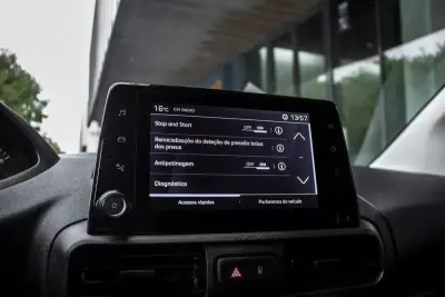 Peugeot Partner BlueHDi 100 L2 Cabine Dupla 2021 - 12990 EUR, 103902 km - AUTO.MOTO.pt - 103902km - foto 27 de 28