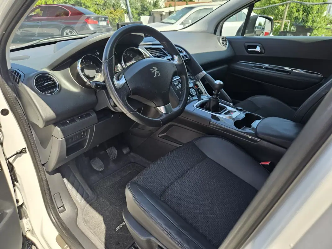 Peugeot 3008 2016 - 13550 EUR, 128500 km - 128500km - foto 9 de 38