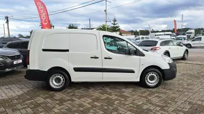Peugeot Partner 1.6 BlueHDI L2 - 3 Lugares 2018 - 9900 EUR, 250472 km - AUTO.MOTO.pt - 250472km - foto 6 de 26