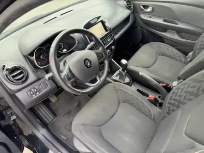 Renault Clio Sport Tourer 2020 - 12500 EUR, 75360 km - AUTO.MOTO.pt - 75360km - foto 11 de 12