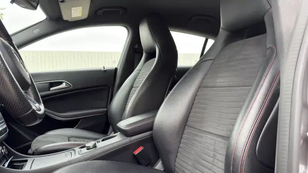 Mercedes-Benz CLA 200 2017 - 21800 EUR, 181000 km - AUTO.MOTO.pt - 181000km - foto 44 de 55