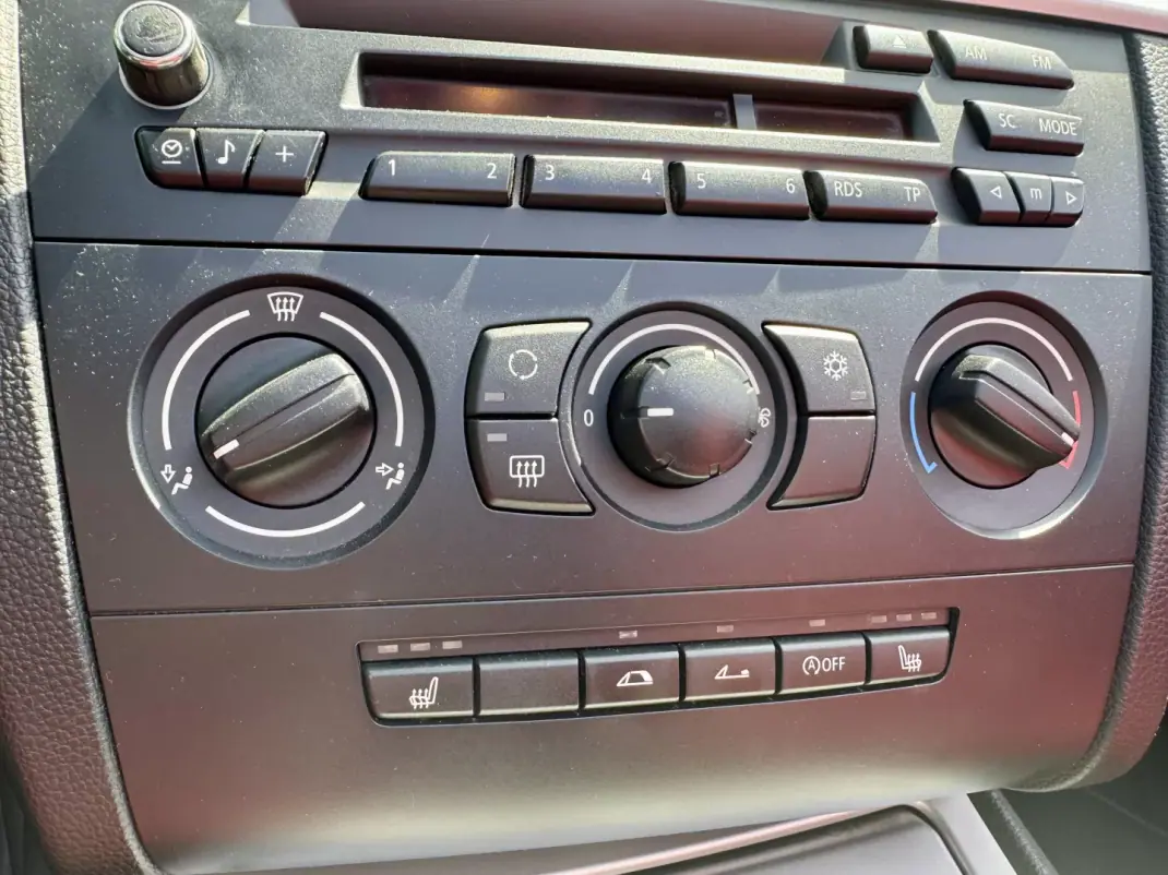 BMW 120 2010 - 14950 EUR, 159000 km - AUTO.MOTO.pt - 159000km - foto 18 de 24