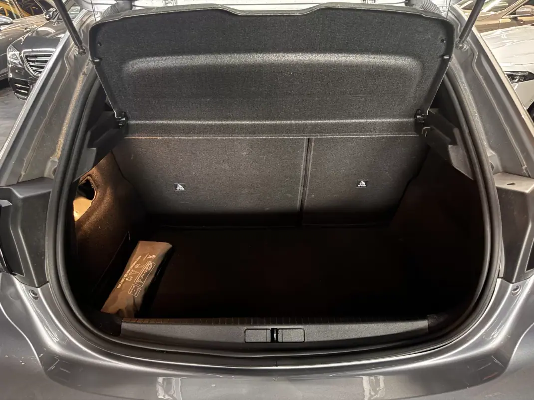 Peugeot 208 2023 - 14990 EUR, 87800 km - AUTO.MOTO.pt - 87800km - foto 28 de 30