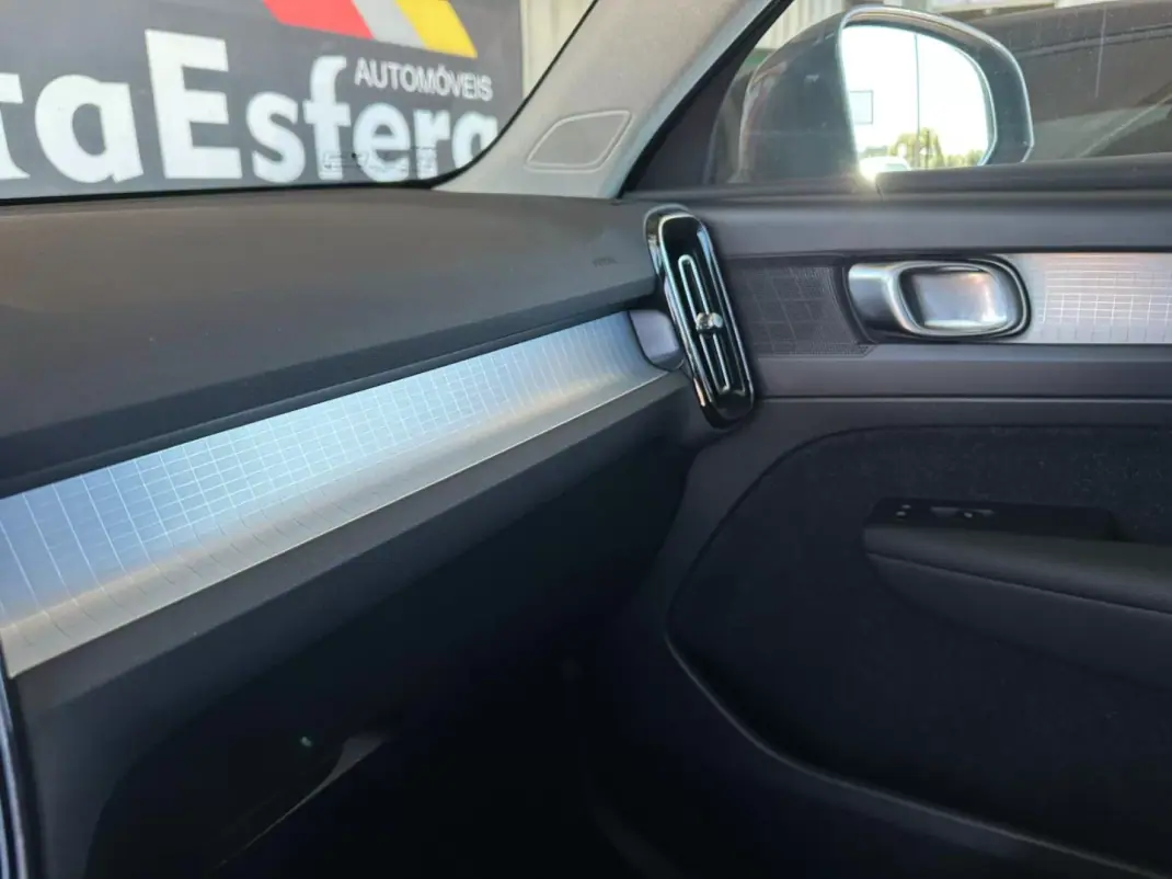 Volvo XC 40 2020 - 29900 EUR, 68976 km - AUTO.MOTO.pt - 68976km - foto 25 de 35