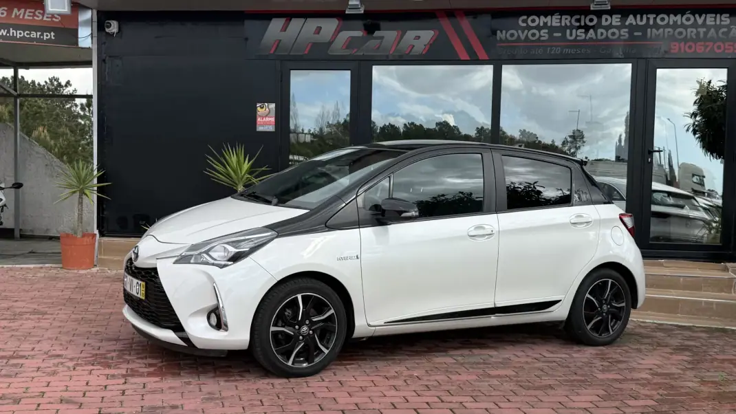 Toyota Yaris 2018 - 16990 EUR, 80000 km - AUTO.MOTO.pt - 80000km - foto 1 de 29