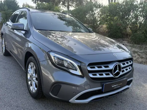 Mercedes-Benz GLA 180 2017 - 20999 EUR, 80000 km - AUTO.MOTO.pt - 80000km - foto 3 de 22