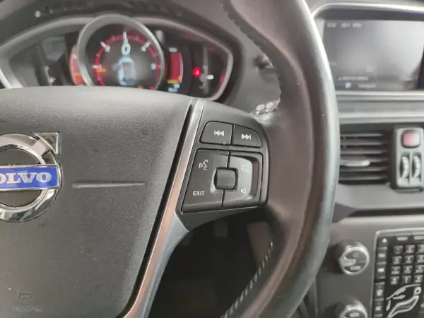 Volvo V40 2013 - 7750 EUR, 298000 km - AUTO.MOTO.pt - 298000km - foto 30 de 36