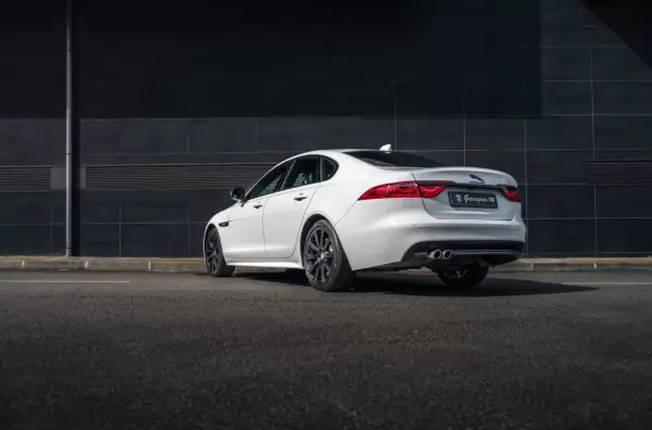 Jaguar XF 2017 - 22990 EUR, 145800 km - AUTO.MOTO.pt - 145800km - foto 28 de 55