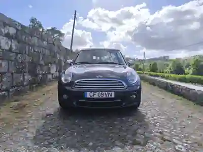 MINI Clubman 2013 - 9000 EUR, 185000 km - AUTO.MOTO.pt - 185000km - foto 3 de 12