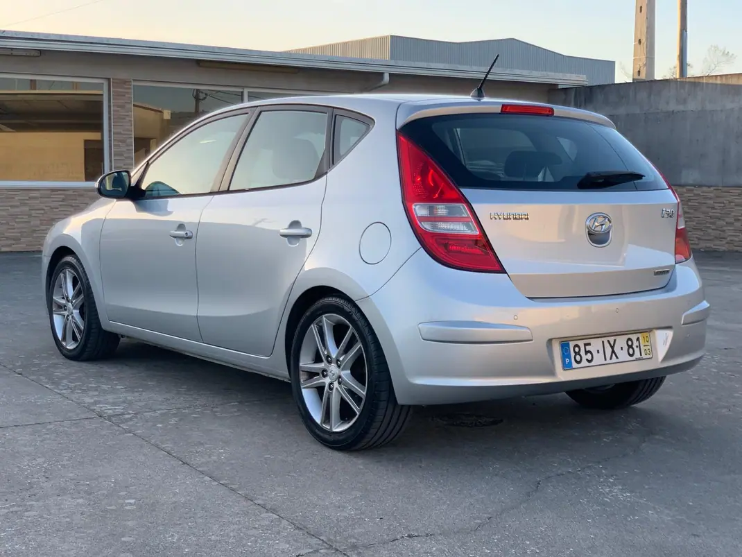 Hyundai i30 2010 - 5250 EUR, 227460 km - AUTO.MOTO.pt - 227460km - foto 4 de 13