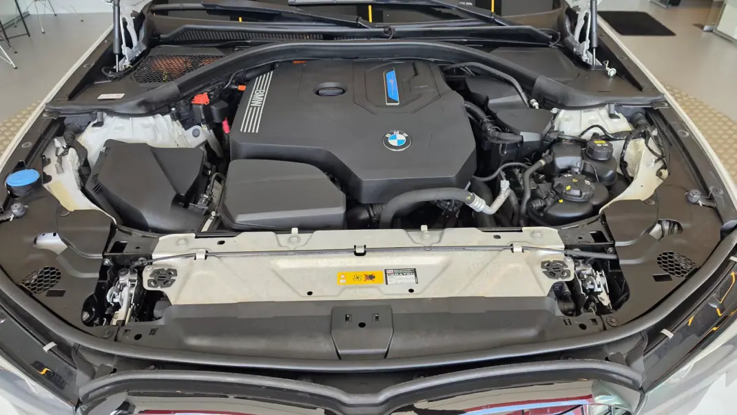BMW 330 2019 - 22900 EUR, 111028 km - AUTO.MOTO.pt - 111028km - foto 27 de 54