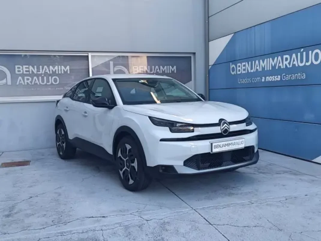 Citroën C4 2025 - 26750 EUR, 20414 km - AUTO.MOTO.pt - 20414km - foto 1 de 27