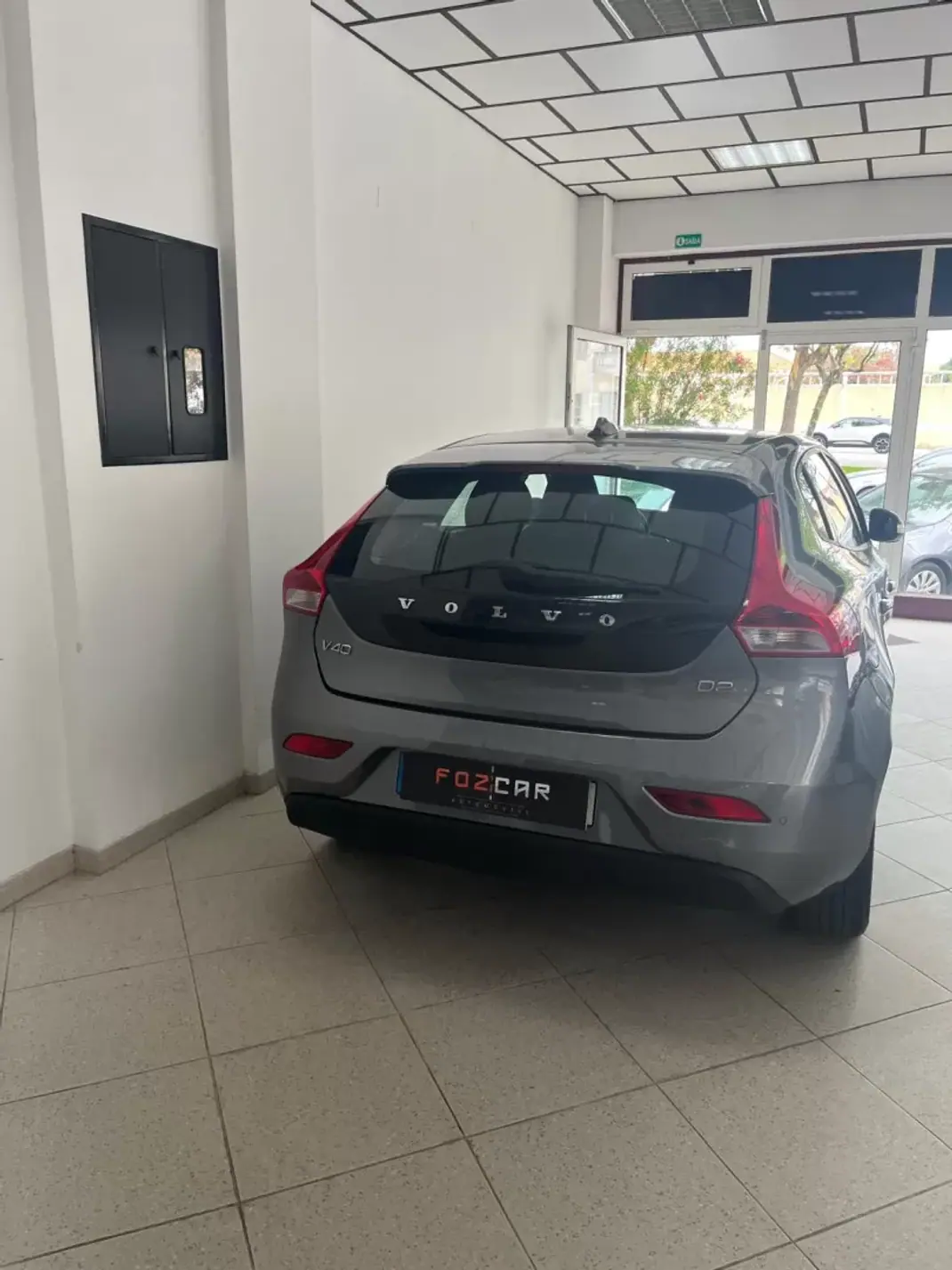 Volvo V40 2016 - 12750 EUR, 126641 km - 126641km - foto 4 de 11