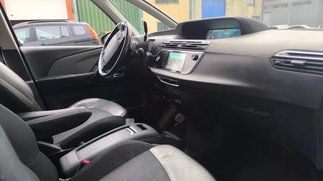 Citroën C4 Grand Picasso 2015 - 11400 EUR, 169000 km - AUTO.MOTO.pt - 169000km - foto 10 de 15