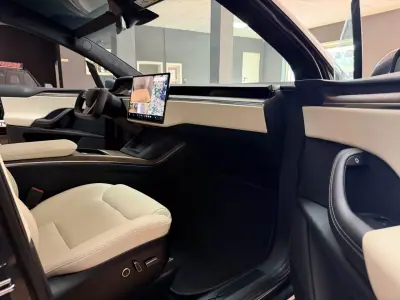 Tesla Model X 2023 - 75000 EUR, 99874 km - AUTO.MOTO.pt - 99874km - foto 10 de 14