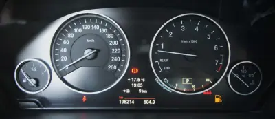 BMW 335 2013 - 21990 EUR, 195000 km - AUTO.MOTO.pt - 195000km - foto 18 de 45