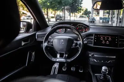 Peugeot 308 2019 - 9450 EUR, 239865 km - 239865km - foto 25 de 33