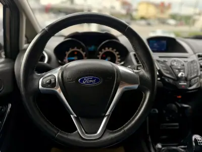 Ford Fiesta 2016 - 9950 EUR, 92000 km - AUTO.MOTO.pt - 92000km - foto 20 de 26