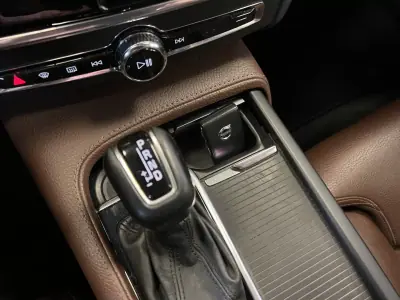 Volvo V90 2018 - 27490 EUR, 160000 km - AUTO.MOTO.pt - 160000km - foto 36 de 53