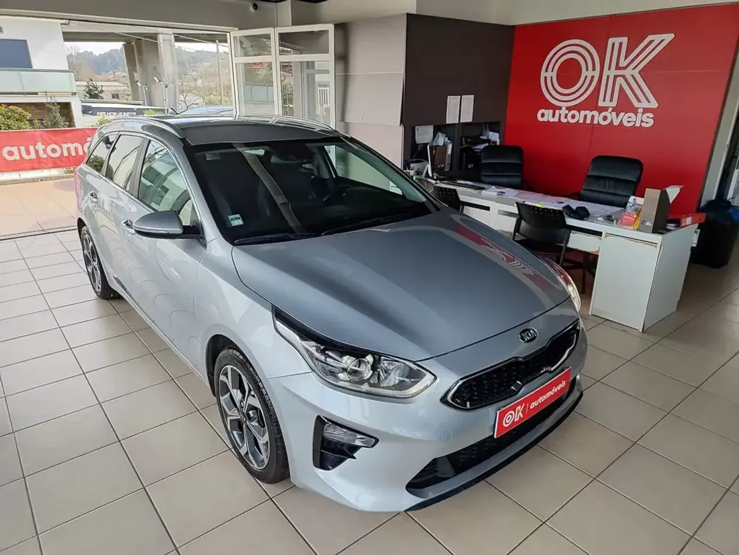 Kia Ceed SW 2019 - 18250 EUR, 70500 km - AUTO.MOTO.pt - 70500km - foto 2 de 35