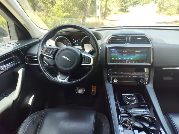 Jaguar F-Pace 2018 - 20900 EUR, 226300 km - AUTO.MOTO.pt - 226300km - foto 22 de 24