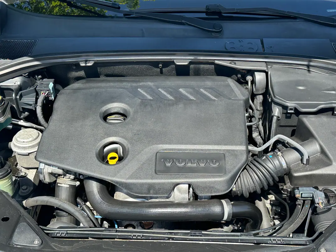 Volvo V60 2013 - 6890 EUR, 240000 km - AUTO.MOTO.pt - 240000km - foto 17 de 19