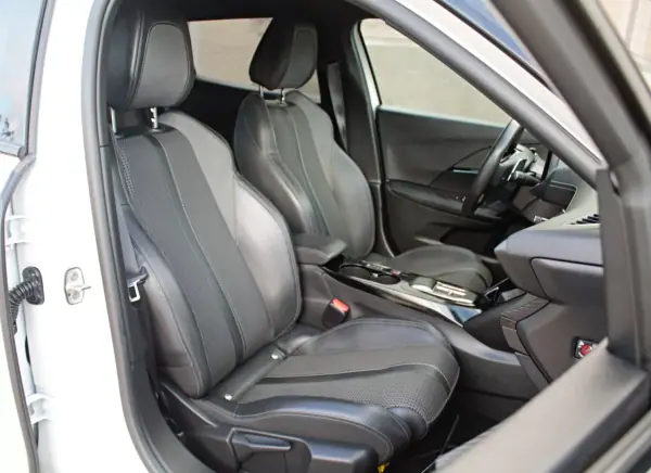 Peugeot 2008 2022 - 21990 EUR, 59182 km - AUTO.MOTO.pt - 59182km - foto 13 de 24