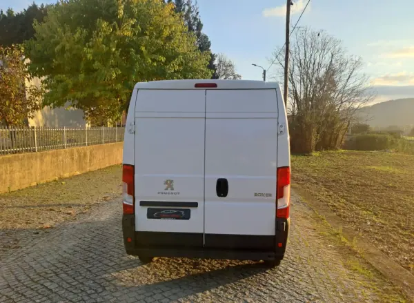 Peugeot Boxer 2015 - 15500 EUR, 87000 km - AUTO.MOTO.pt - 87000km - foto 4 de 9