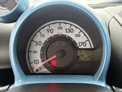 Peugeot 107 2008 - 7990 EUR, 77532 km - AUTO.MOTO.pt - 77532km - foto 10 de 12