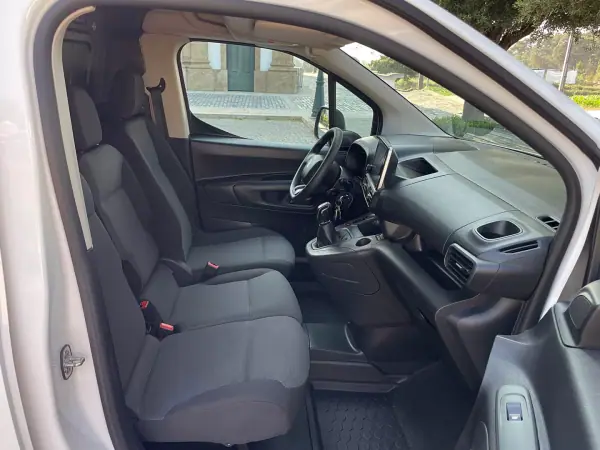 Citroën Berlingo 2021 - 12300 EUR, 118000 km - AUTO.MOTO.pt - 118000km - foto 20 de 38