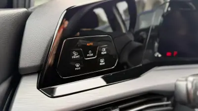 Volkswagen Golf 2021 - 21500 EUR, 96839 km - AUTO.MOTO.pt - 96839km - foto 36 de 38