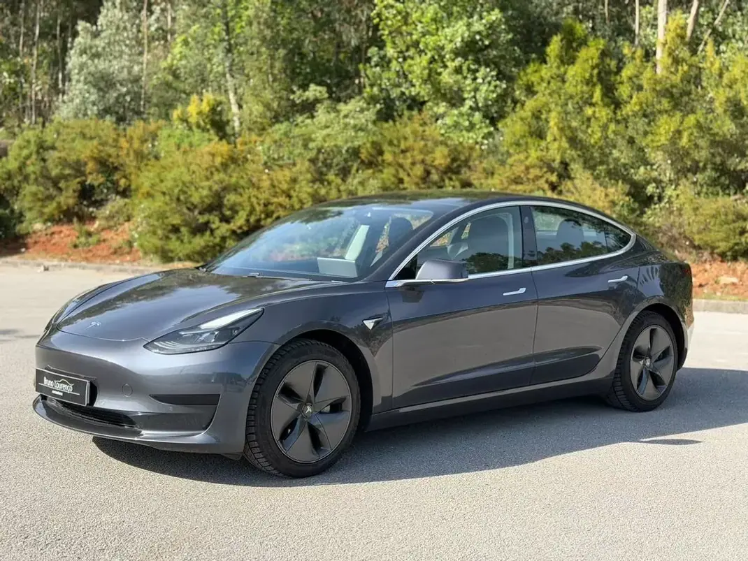Tesla Model 3 2020 - 21500 EUR, 128300 km - AUTO.MOTO.pt - 128300km - foto 18 de 26