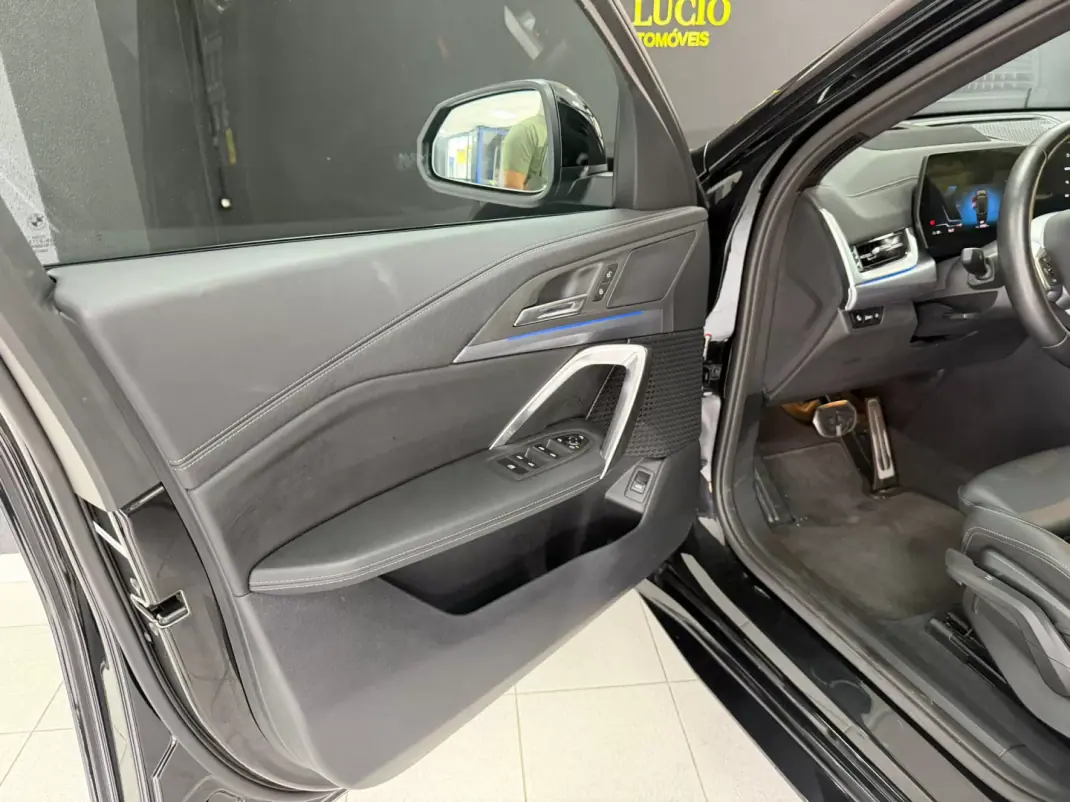 BMW iX2 2025 - 46500 EUR, 7997 km - AUTO.MOTO.pt - 7997km - foto 39 de 42