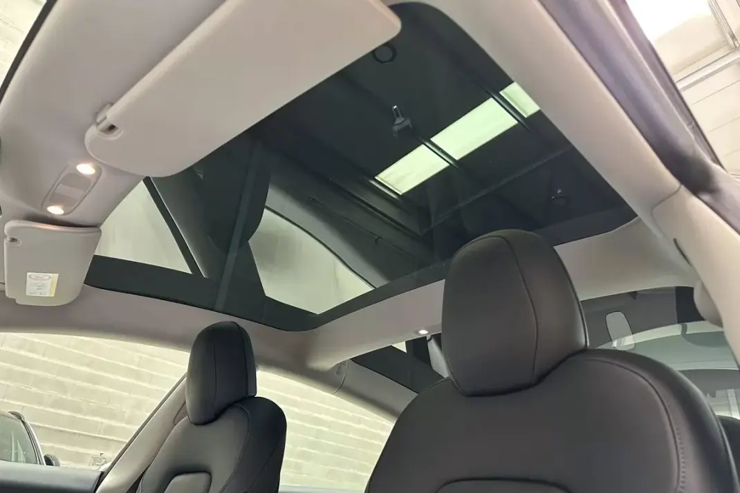 Tesla Model 3 2021 - 27450 EUR, 33801 km - AUTO.MOTO.pt - 33801km - foto 44 de 48