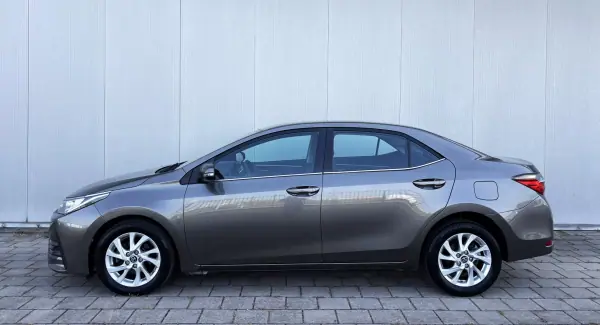 Toyota Corolla 2017 - 16450 EUR, 85000 km - AUTO.MOTO.pt - 85000km - foto 2 de 36