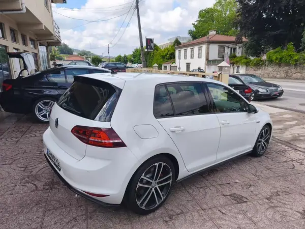 Volkswagen Golf 2014 - 17900 EUR, 195000 km - AUTO.MOTO.pt - 195000km - foto 7 de 32