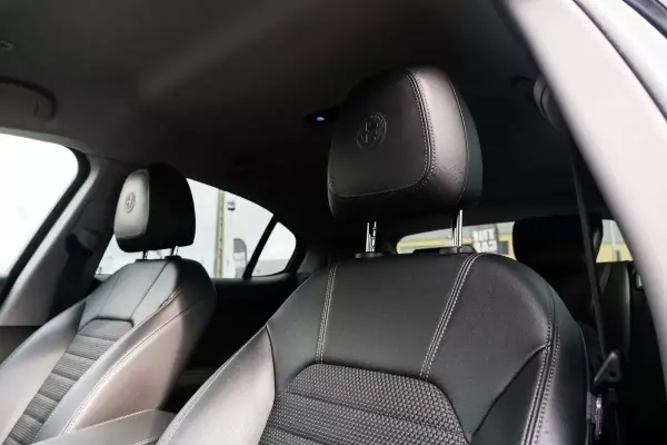 Alfa Romeo Stelvio 2019 - 25900 EUR, 89000 km - AUTO.MOTO.pt - 89000km - foto 17 de 31