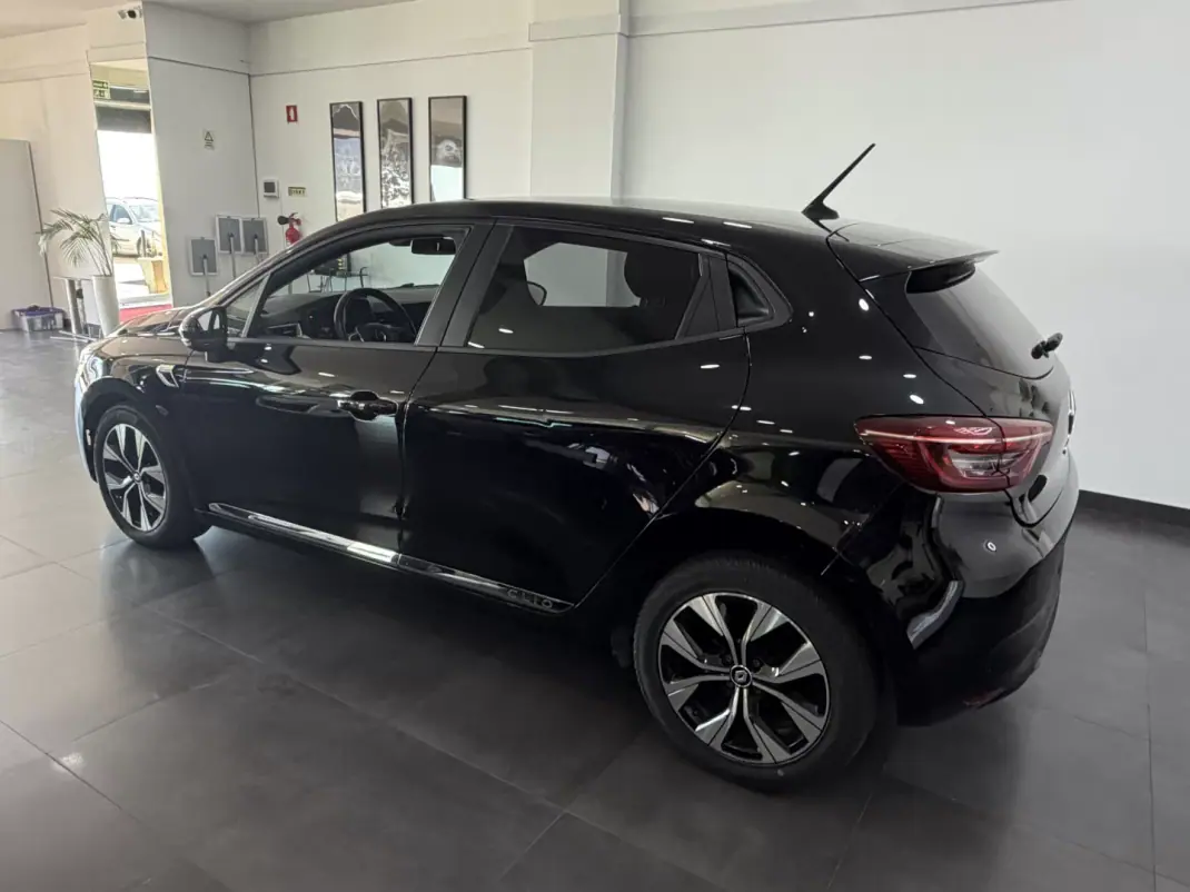 Renault Clio 2021 - 14490 EUR, 170000 km - AUTO.MOTO.pt - 170000km - foto 4 de 18