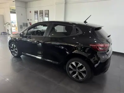 Renault Clio 2021 - 14490 EUR, 170000 km - AUTO.MOTO.pt - 170000km - foto 4 de 18