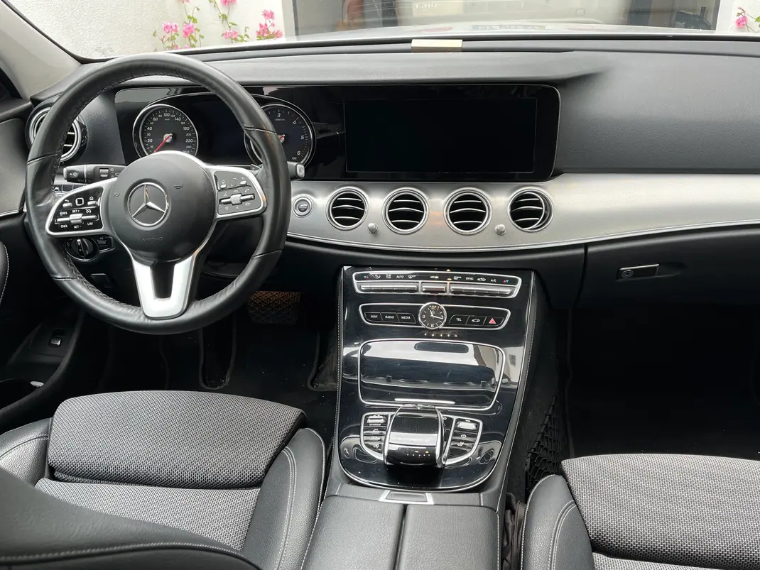 Mercedes-Benz E 220 2020 - 25900 EUR, 197500 km - AUTO.MOTO.pt - 197500km - foto 7 de 15