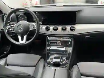 Mercedes-Benz E 220 2020 - 25900 EUR, 197500 km - AUTO.MOTO.pt - 197500km - foto 7 de 15
