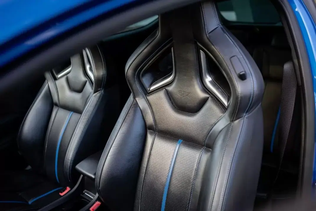 Opel Astra GTC 2013 - 23500 EUR, 109000 km - AUTO.MOTO.pt - 109000km - foto 34 de 47