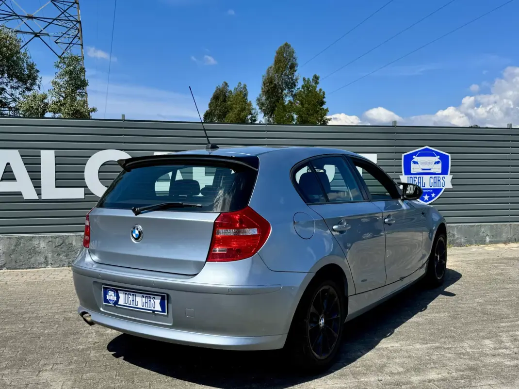 BMW 118 2010 - 10950 EUR, 220000 km - AUTO.MOTO.pt - 220000km - foto 11 de 22