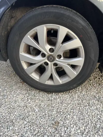 Renault Mégane 2020 - 14900 EUR, 142500 km - AUTO.MOTO.pt - 142500km - foto 4 de 16