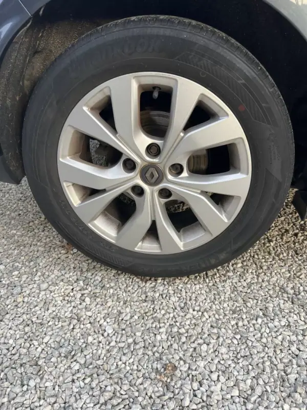 Renault Mégane 2020 - 14900 EUR, 142500 km - AUTO.MOTO.pt - 142500km - foto 4 de 16