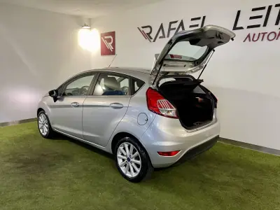 Ford Fiesta 2017 - 10950 EUR, 136000 km - 136000km - foto 27 de 29