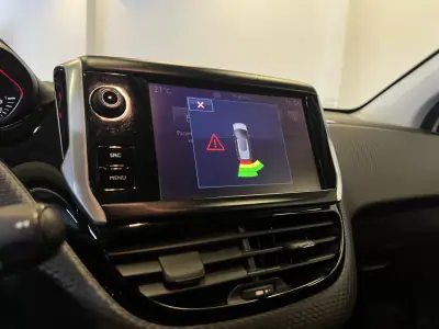 Peugeot 2008 2016 - 9990 EUR, 90000 km - AUTO.MOTO.pt - 90000km - foto 46 de 49