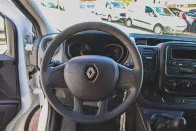 Renault L1 H2 2018 - 17680 EUR, 154920 km - AUTO.MOTO.pt - 154920km - foto 7 de 19